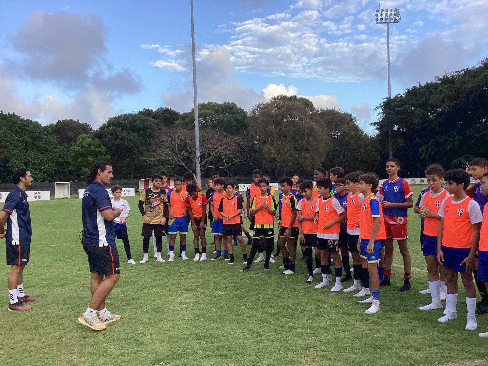 La Federación Dominicana de Fútbol realizará visorias nacionales para captar talentos jóvenes en el programa CRT-RD con respaldo de FIFA.