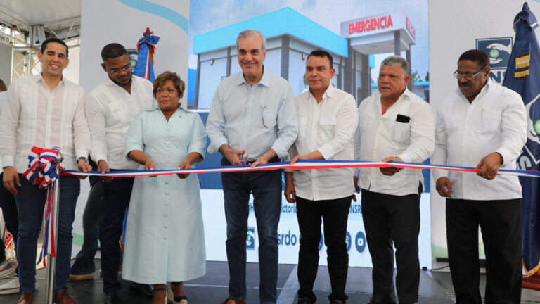 Abinader inaugura Emergencia del Hospital La Victoria