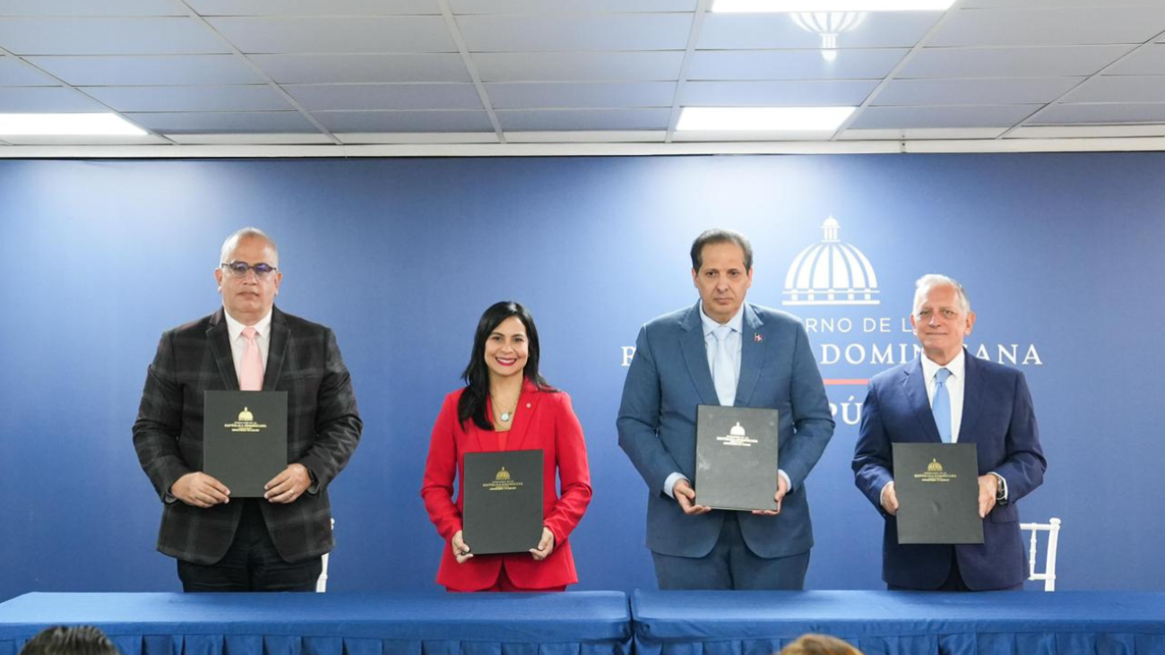 Entrega de tratamientos médicos Sanar una Nación en acuerdo con Salud Pública